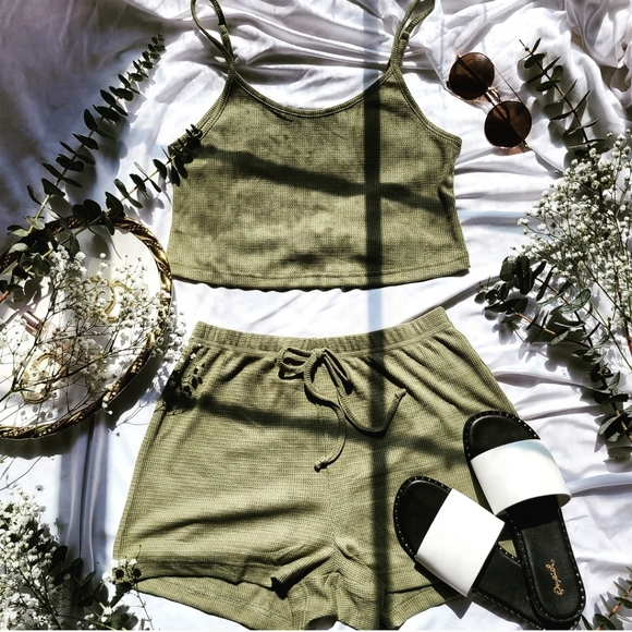 🚨The Flora set// olive 2 piece set - Picture 3 of 5